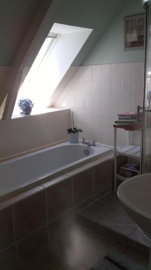 Chambre De Rose - Le Refuge Des Parachutistes - En Bordure Du Marais Neuville-au-Plain Bagian luar foto